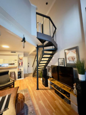 HiFi Sound & Comfort - Uptown Dallas / 2-story loft
